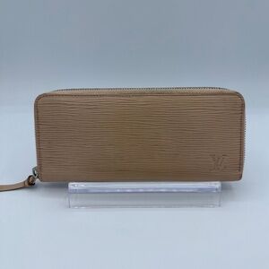 Louis Vuitton Zippy Wallet in Neutral (REHAB)